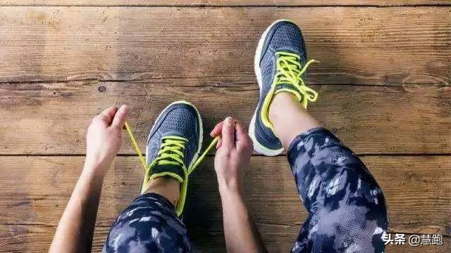 低足弓该怎么挑选跑鞋,如何挑选亚瑟士跑鞋