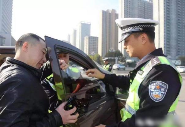 汽车装隐私玻璃怎么处罚,汽车自带隐私玻璃罚款吗