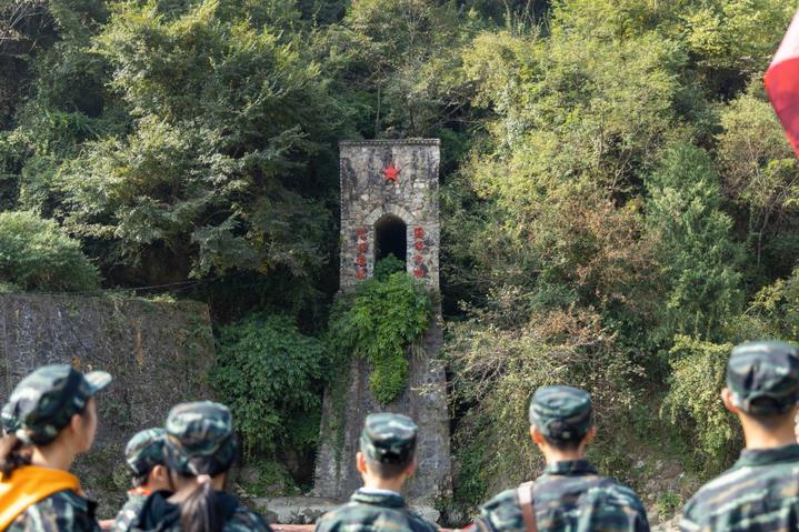 宜昌这个地方产美女，有一个大家都认识，现在还能让熊孩子涨知识
