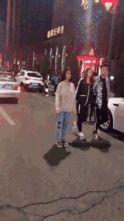 雨天开车后车镜有水咋办,开车雨刷坏了怎么处理