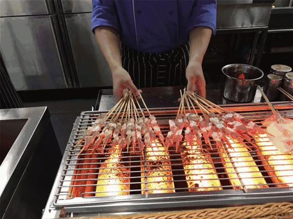 去上海迪士尼，一定要保护好你的水煮毛豆当心被翻走哟