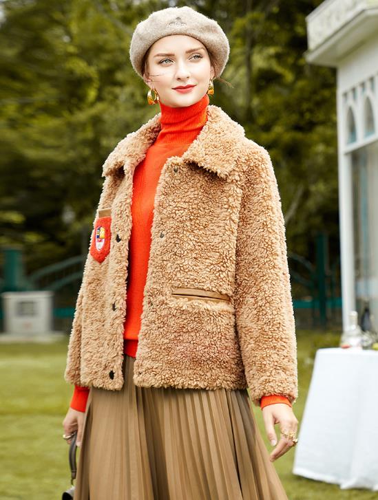 冬天穿什么外套？高档又时尚的羊剪绒大衣，穿它气质才爆表