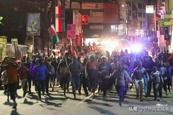 国家独立59年，首次参加非洲杯，总统为641名球迷包机去现场加油