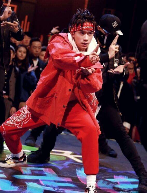 易烊千玺舞蹈客观评价,易烊千玺在韩国参加节目