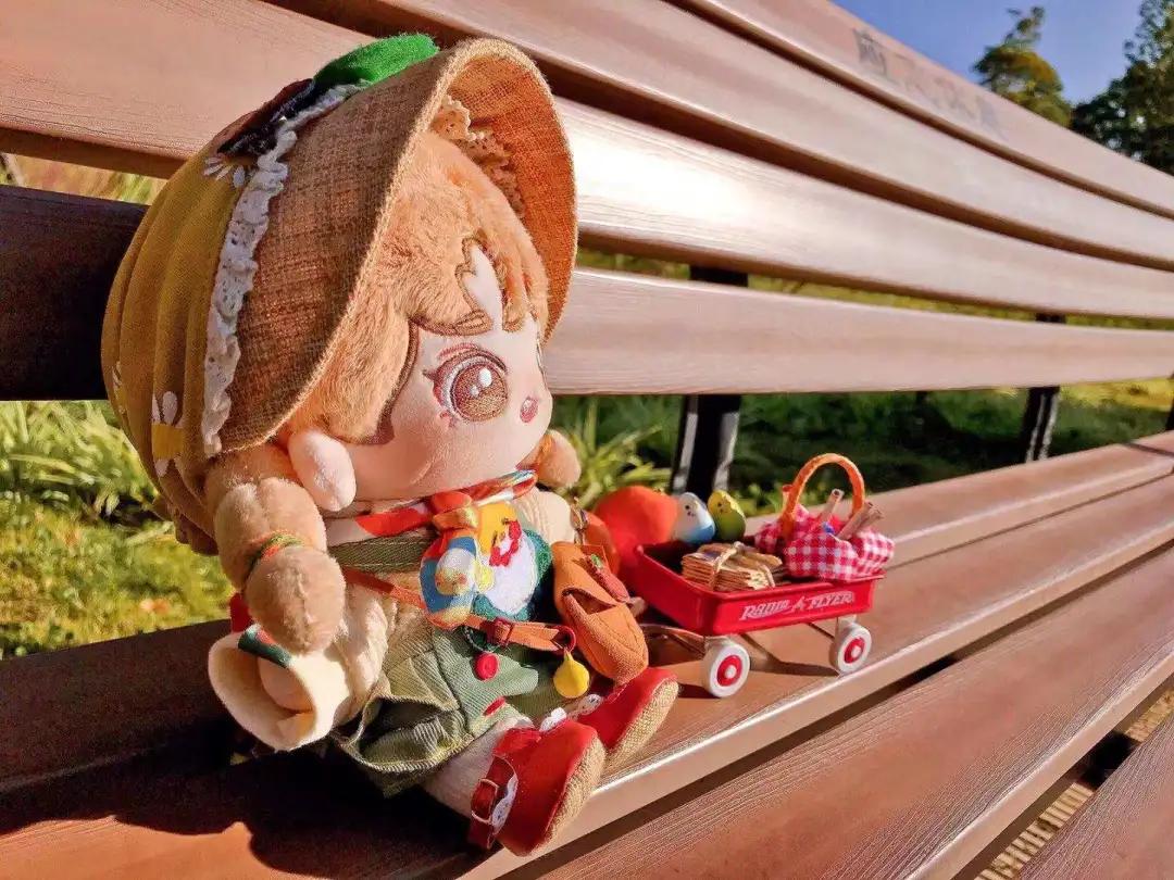 “养娃”的年轻人，“卖”萌的商业经