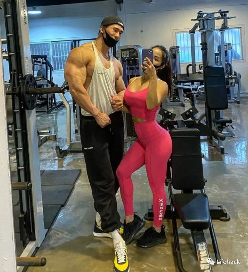 肌肉男女实力强啪，帅翻整个健身圈