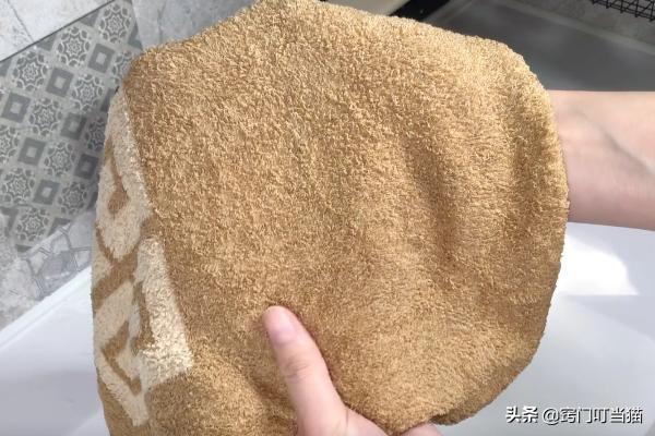 毛巾用久了就发粘怎么清除,毛巾用久了变硬有异味怎么处理