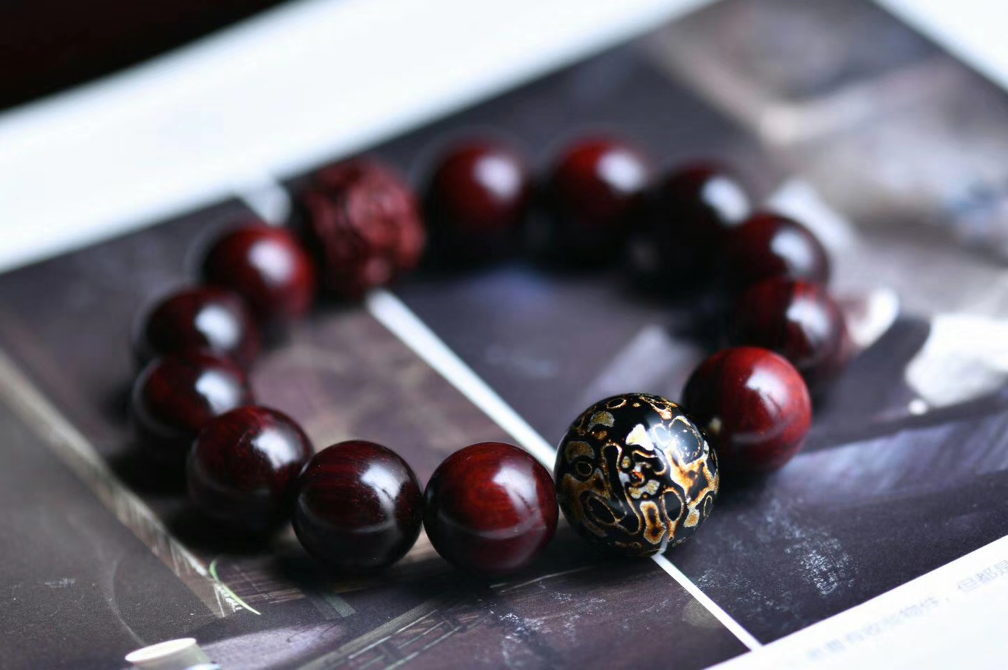 买的小叶紫檀非常亮用盘吗,你买的红木真的便宜吗