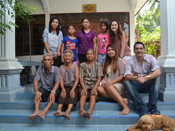 泰国人妖无儿无女，老了怎么办？结局让人心寒