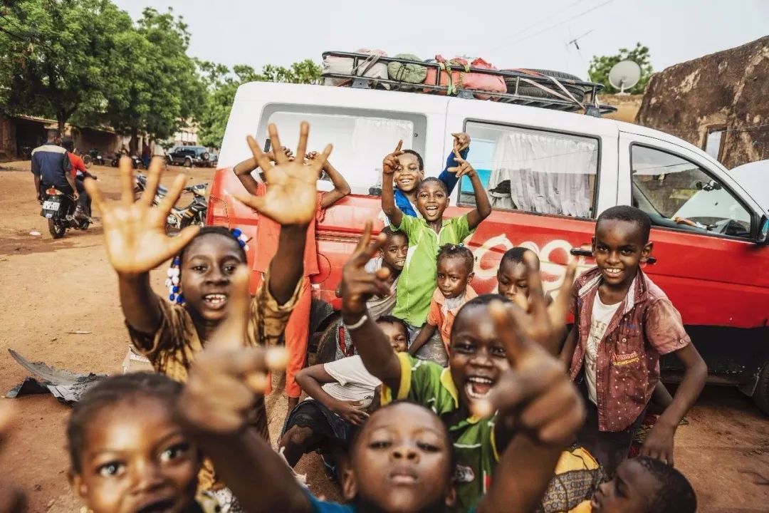 95后开着五菱环游世界,95后开面包车环游世界