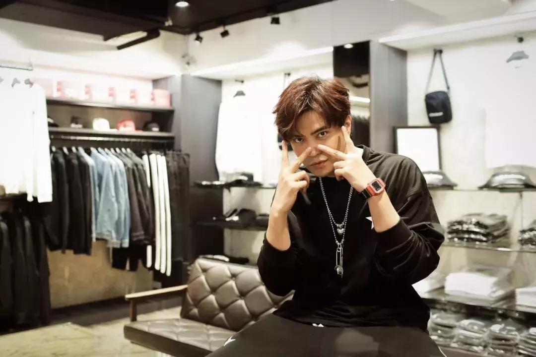 罗志祥参观萧敬腾豪宅,罗志祥家的玩具