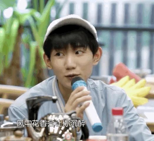 现在我学唱神曲，全靠别人手机外放