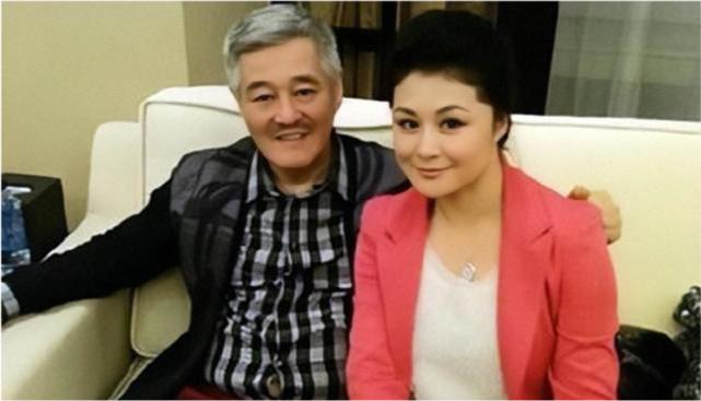 赵本山用直升机送于月仙,赵本山派私人飞机接于月仙回老家