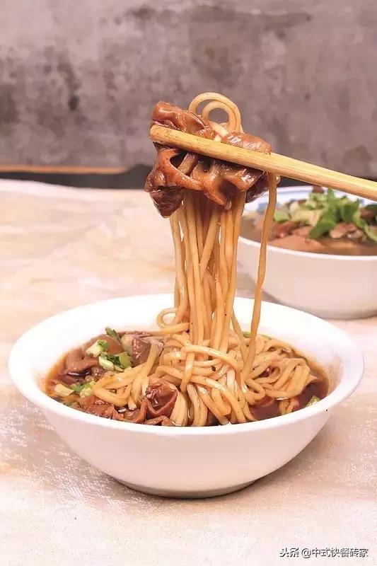 干锅肥肠干椒川味大厨正宗做法,干锅酸菜肥肠的正确方法