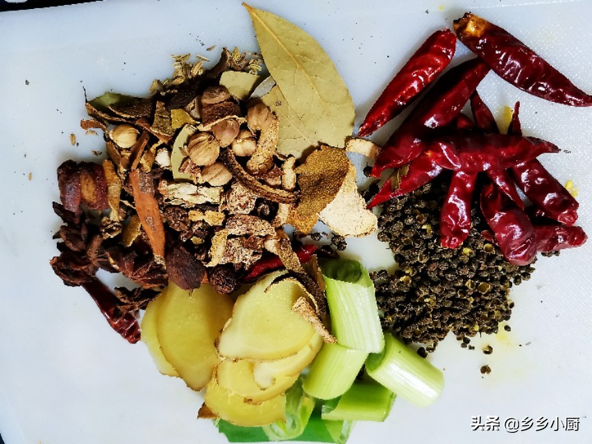 20元钱买了3斤鸡锁骨，用了这种做法来做，又麻又辣，好吃到吮指