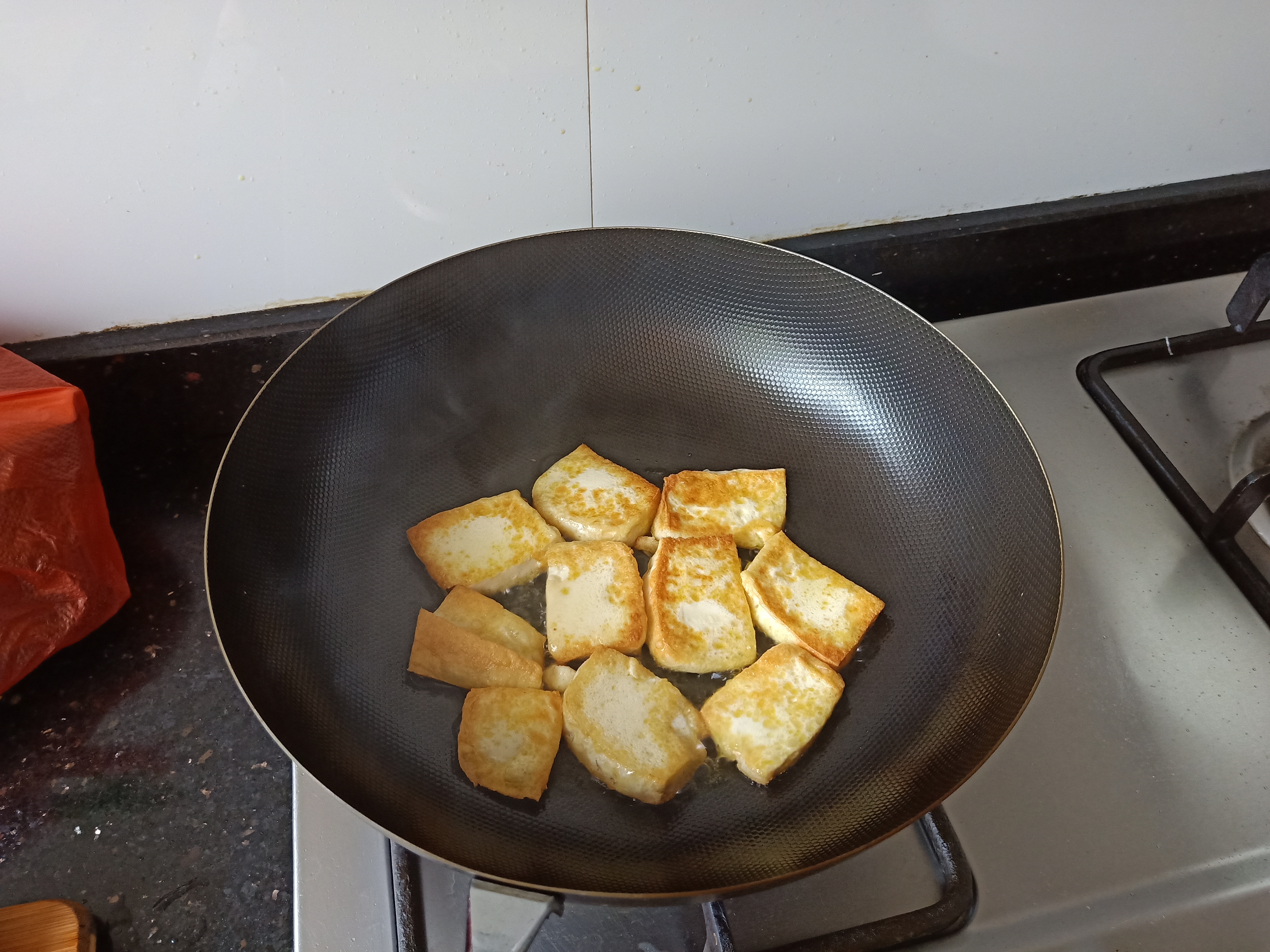 炒菜是铁锅好还是不锈钢的好吃,炒菜是铁锅好还是铝锅好