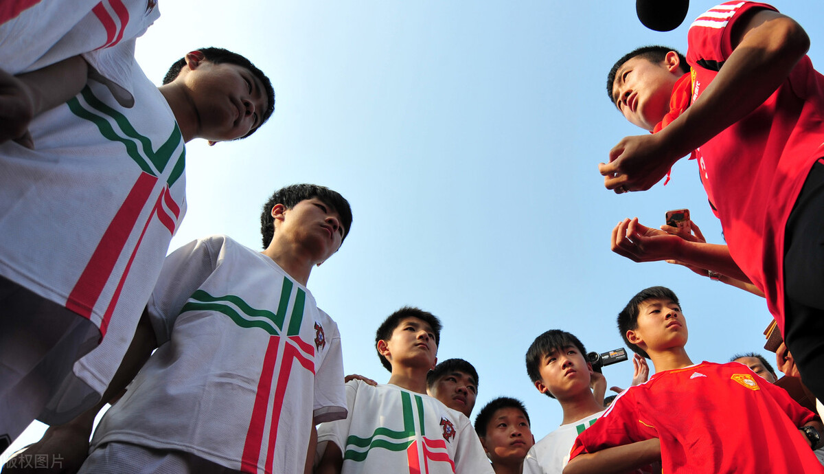 为什么外国教练来指导中国队,为什么外国教练带不动足球