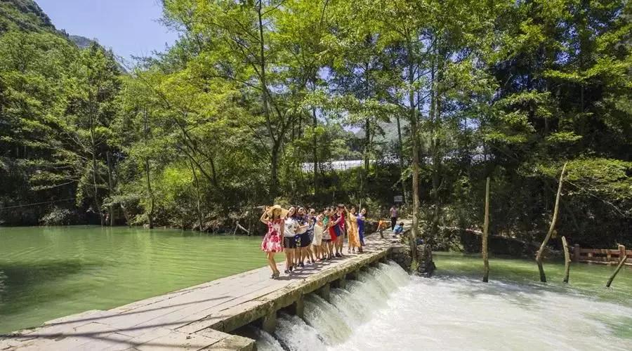 百色凌云玻璃桥旅游景区,百色玻璃桥景区