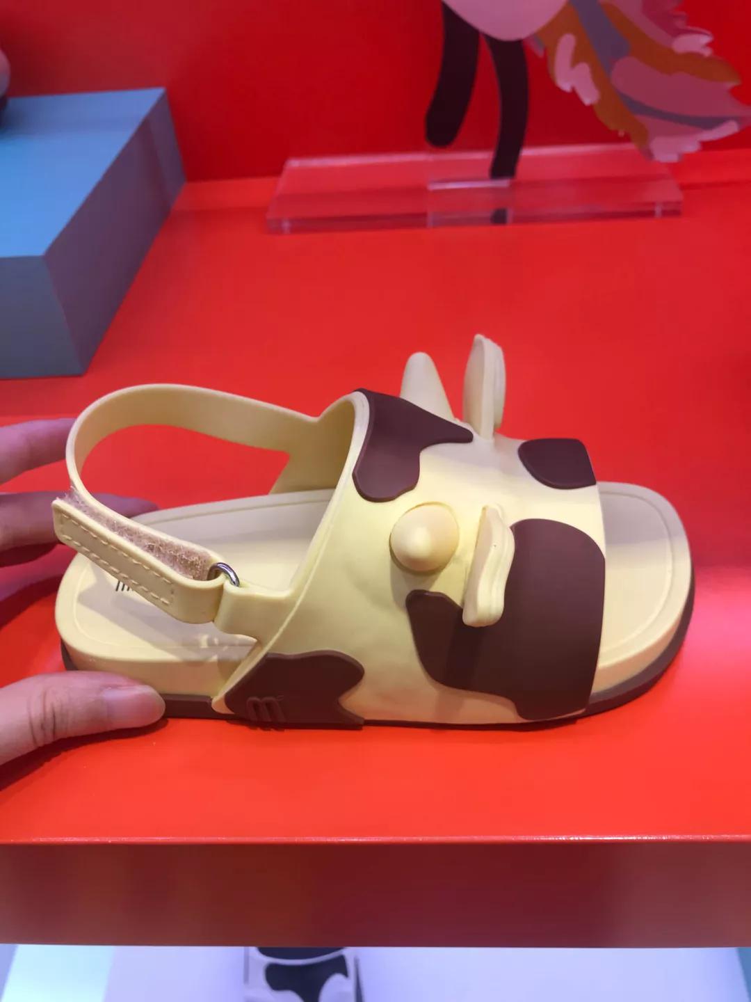 高颜值凉鞋小孩,什么材质的凉鞋鞋底最软