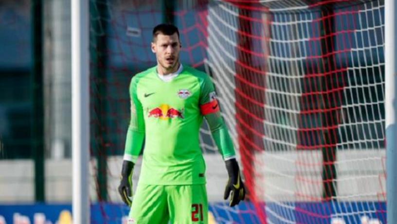 武磊西甲第一个合同,武磊签中国签名