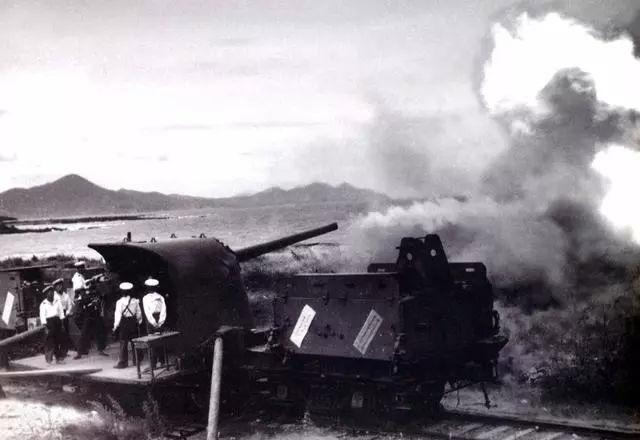 叶飞请示：是不是连美舰一起打？毛*东泽**回答：只打蒋舰，不打美舰