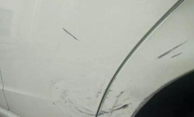 汽车车漆黄点怎么处理,车漆刮伤一点点怎么处理