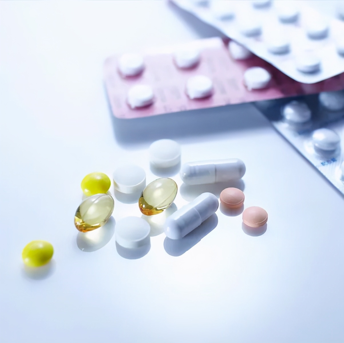 美女的生意靠谱吗?华东医药股价暴涨30%,研发战略却遭吐槽