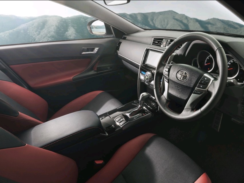 丰田锐志“霸气回归”!3.0L+V6后驱,宝马3系也是弟弟