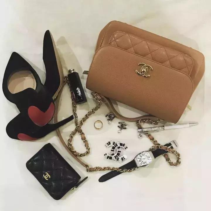 ysl和lv邮差包哪个更好,chanel和ysl包哪个好