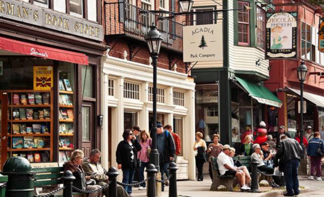 生意不好是不是行业选错了,生意不好做要涨价还是降价