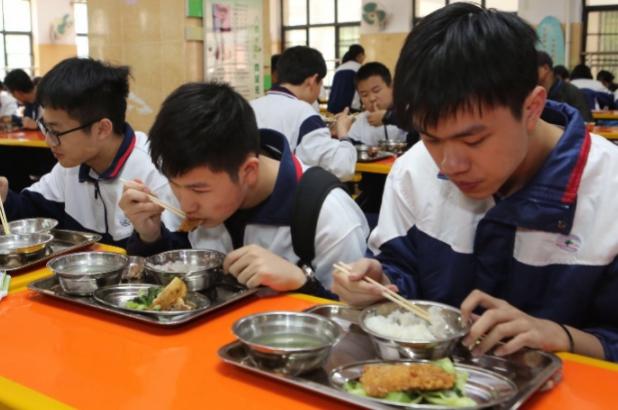 初中生的身高表出炉你达标了吗,初一身高最少要多少厘米才是标准