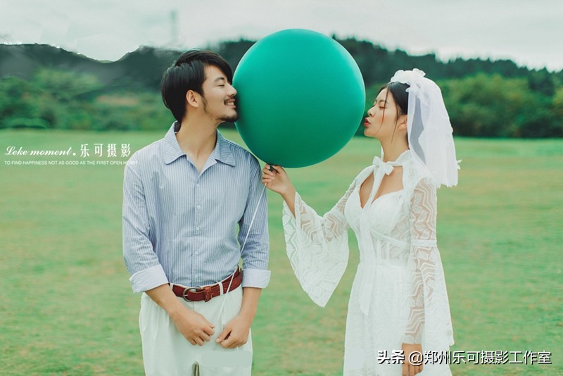 《乐可摄影》的外景婚纱照，这也太惹眼了