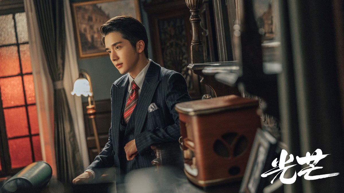 程亦治的扮演者张新成口碑,张新成穿红色西装