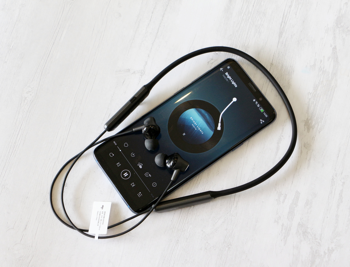 苹果AirPods太贵？耳机也可很爱国！爱国者W08颈圈式蓝牙耳机体验