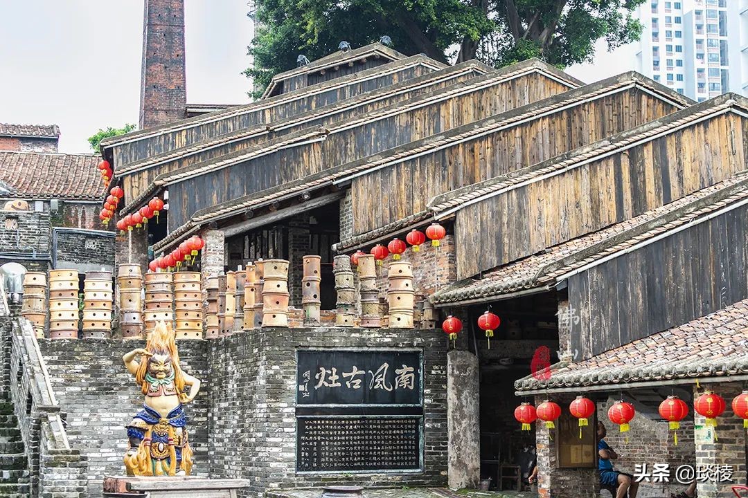 跑男去过的南风古灶，是世界上最古老的柴烧龙窑，至今仍在使用