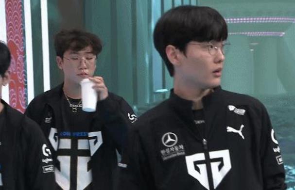 LCK：GEN3-0横扫T1解锁联赛三连冠,lckt1击败geng夺冠决胜局