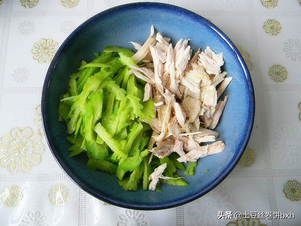 烫一烫，拌一拌，超级简单，苦瓜这么做连吃几次都吃不够