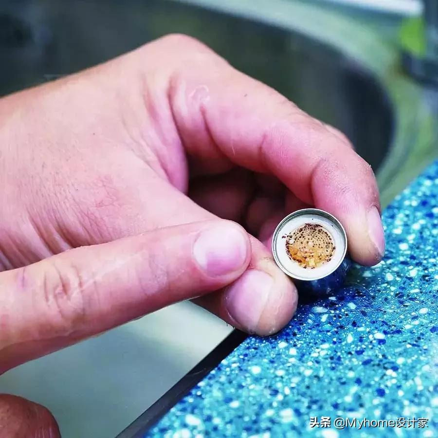 厨房水槽上水管漏水如何维修,厨房水槽下水管堵了怎么办