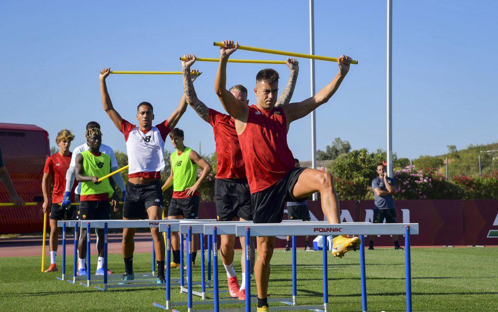 穆里尼奥下令后防重建刻不容缓,穆里尼奥c罗球员通道决裂