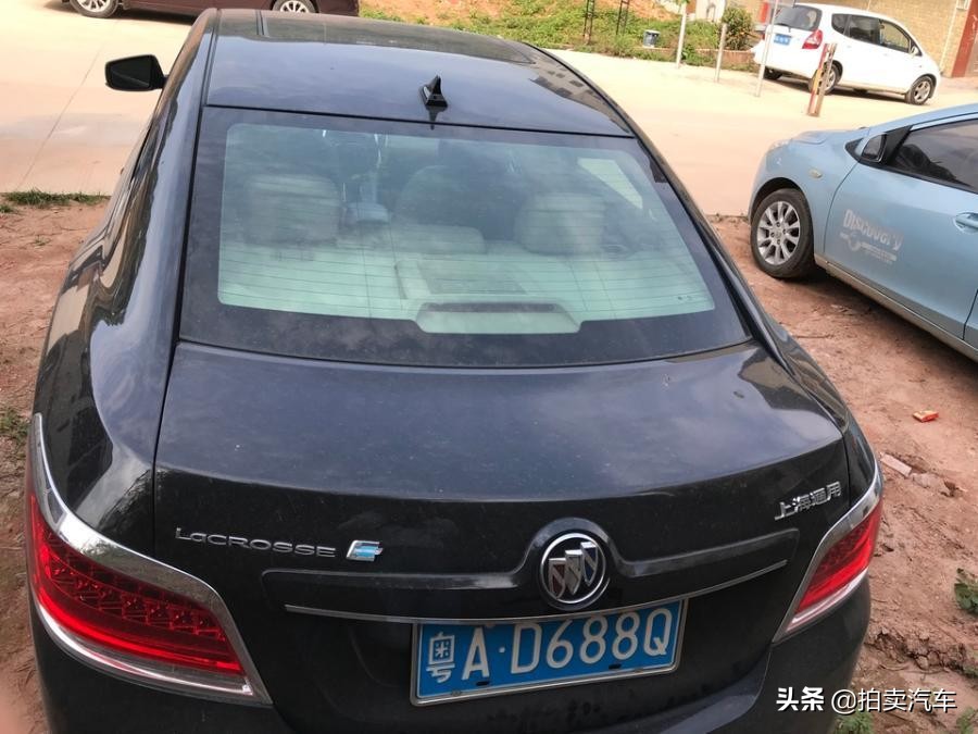 「第一次拍卖」（破）粤AD688Q别克牌小型轿车一辆