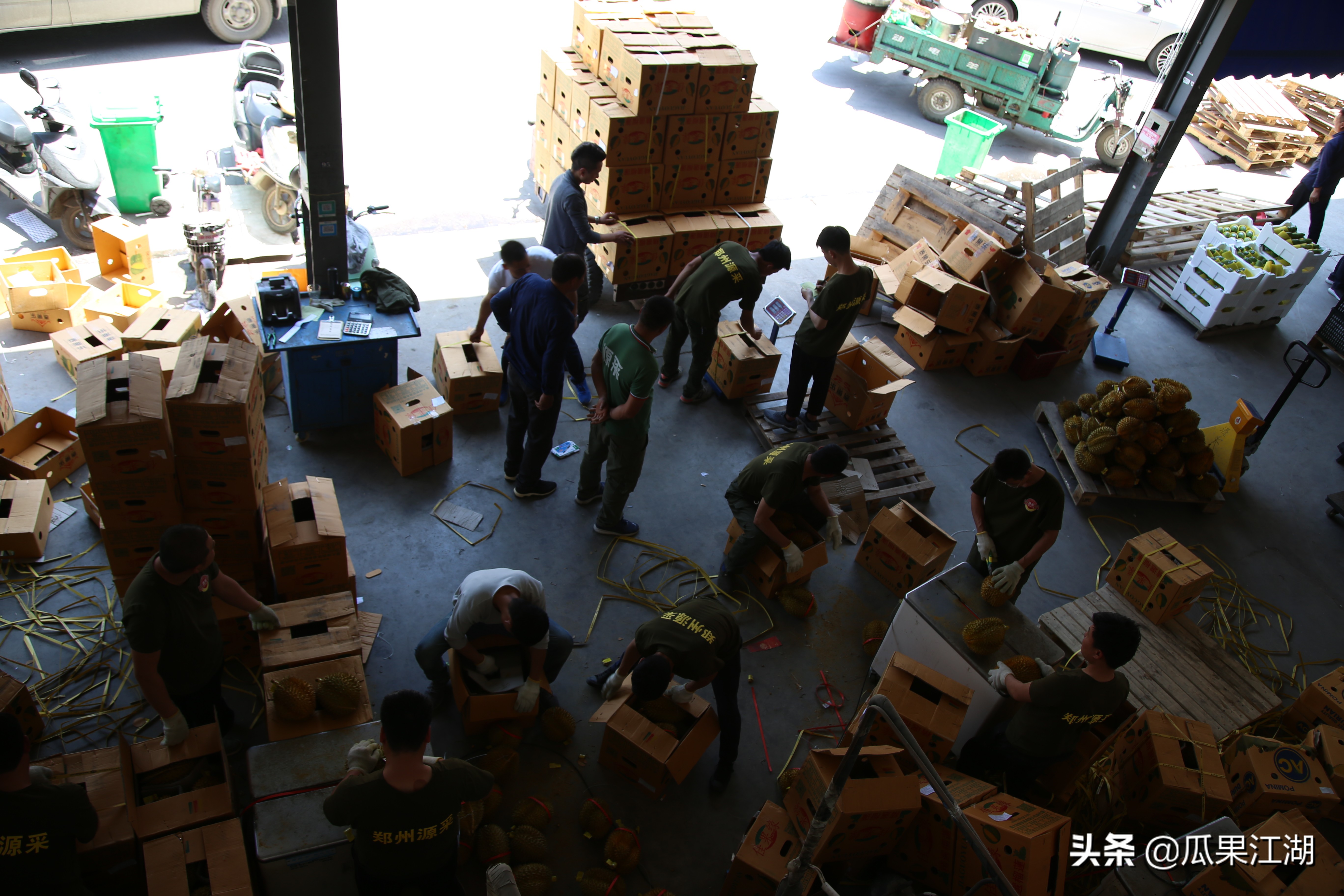 老批发商揭秘：到批发市场买水果，不懂这些“*规则潜**”要吃大亏