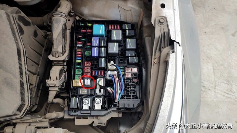 1.2t卡罗拉点烟器保险丝,卡罗拉点烟器保险丝更换教程