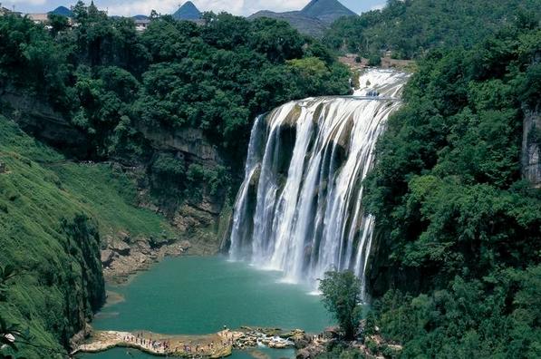 瀑布大小七孔西江千户苗寨,千户苗寨和小七孔和黄果树瀑布