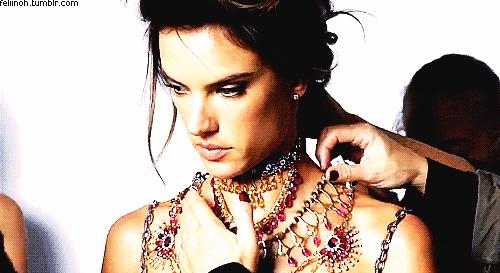 挑金项链选金手镯的方法,手把手教你选项链