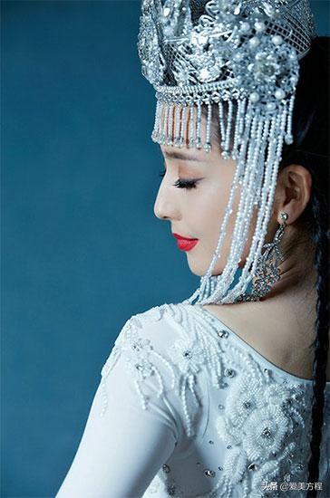 佟丽娅华表奖绝美舞姿惊艳全场,佟丽娅舞姿太美摄影师也跟着摇摆