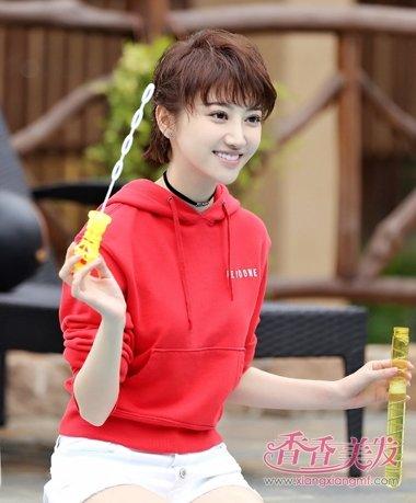 大脸女人剪短发图片,大脸剪什么短发好看图片