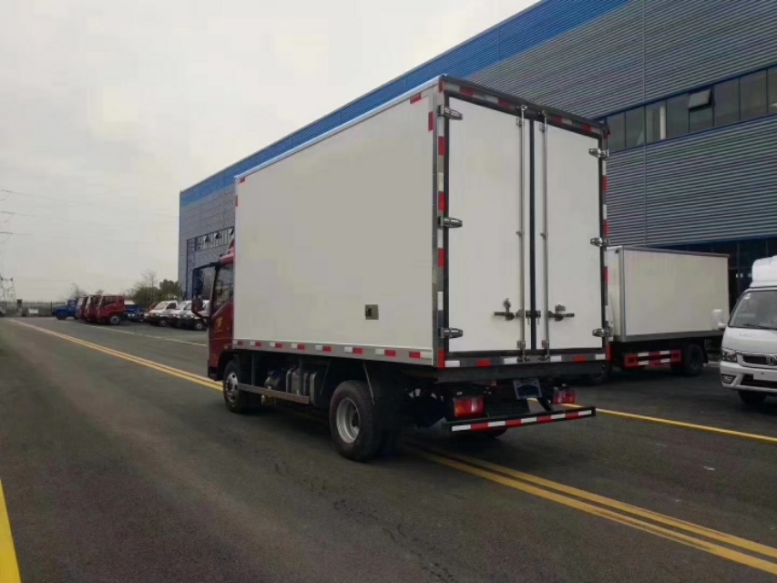 国六重汽豪沃单排冷藏车技术评测,国六重汽豪沃一排半冷藏车照片