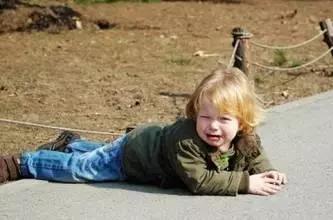 宝宝牙齿磕掉,儿童牙齿磕松了能自己好吗