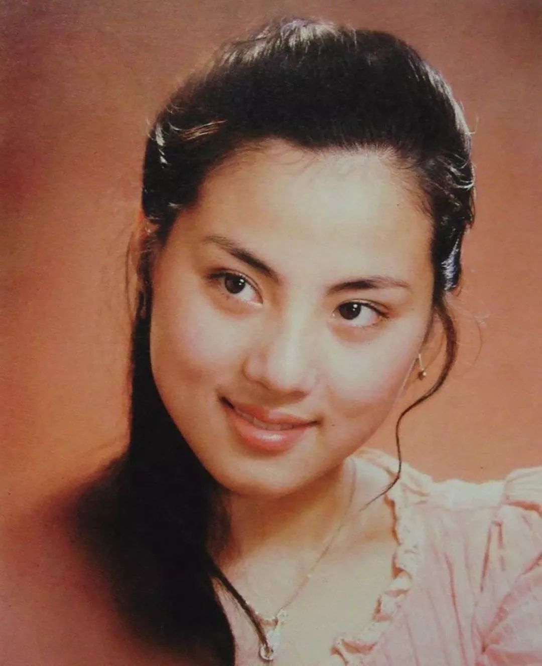 17岁时成《红楼梦》王熙凤第一人选，29岁却在香港为情自杀