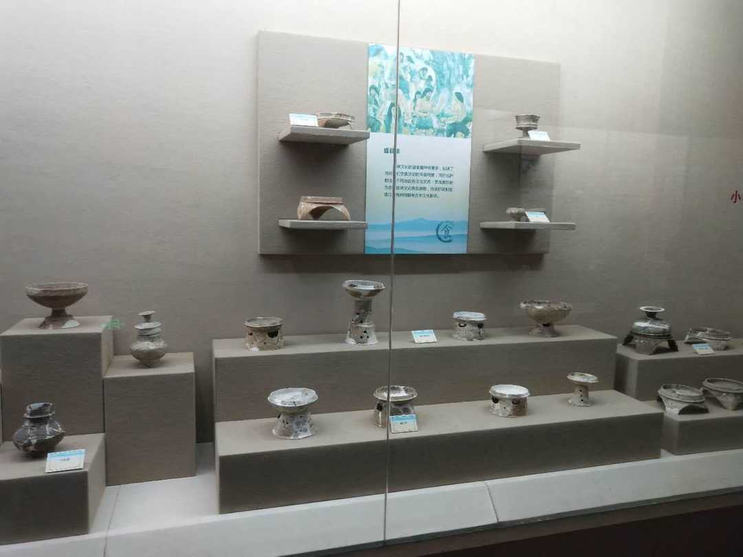 情知不久须相见，一日甚三秋，愁来不自由。‖马坝人遗址公园